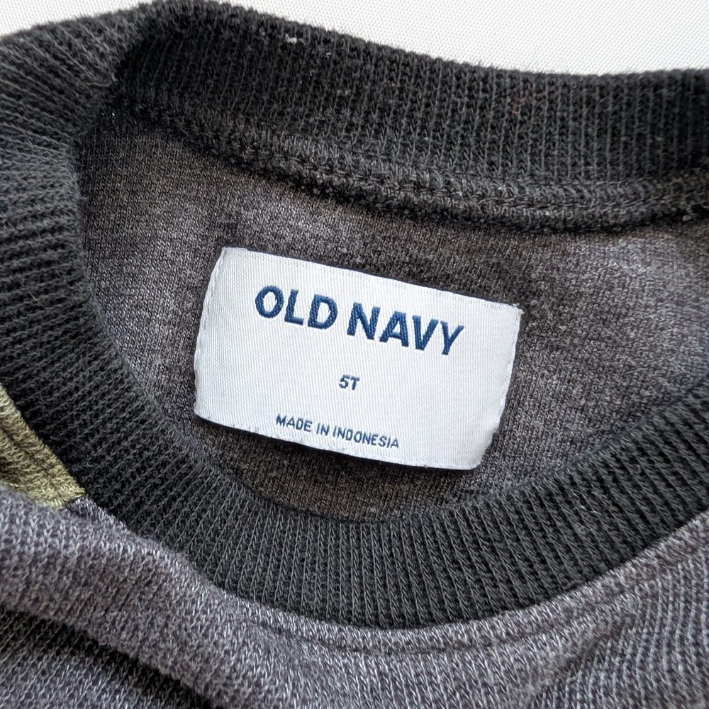 Old Navy Dark Gray and Camo Kids Sweatshirt - Picture 4 of 5